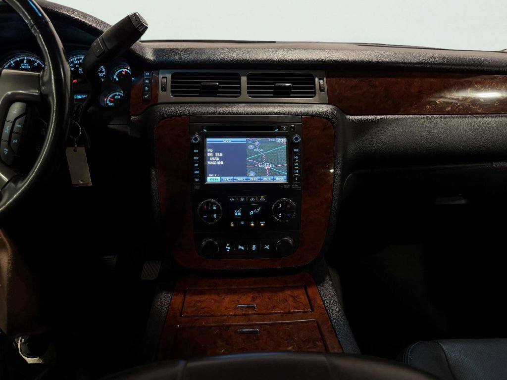 Used 2012 Chevrolet Avalanche LTZ AWD/4WD image 30