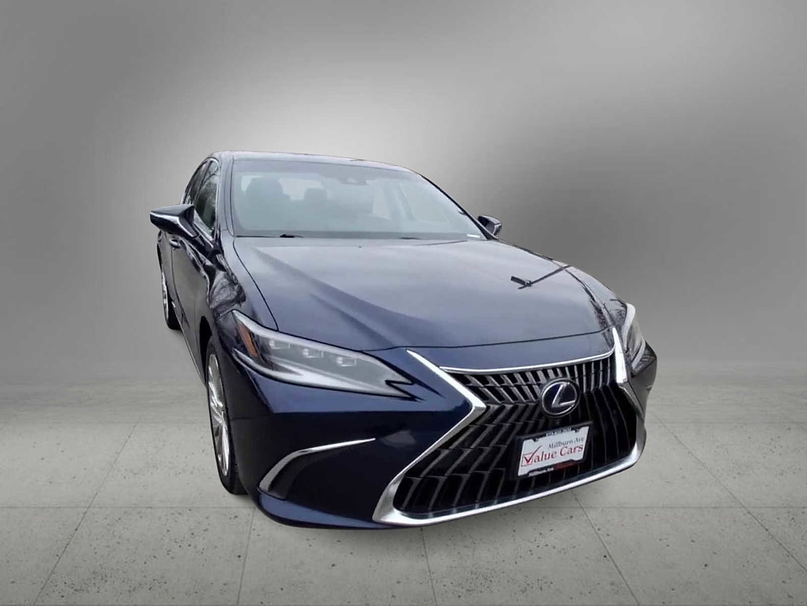 Used 2022 Lexus ES 300h w/ Luxury Package image 2