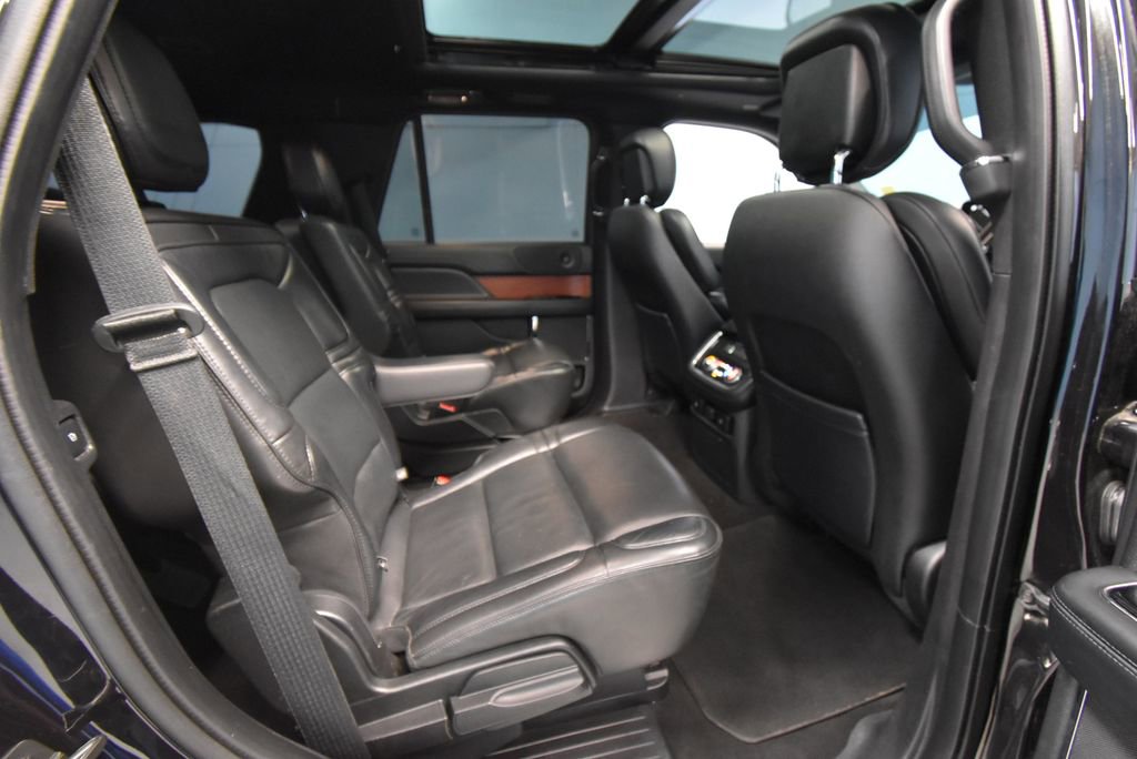 Used 2019 Lincoln Navigator Select AWD/4WD image 28