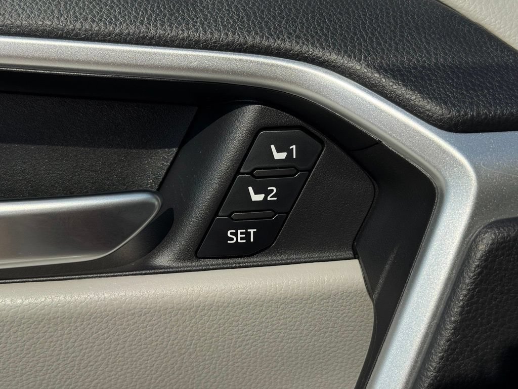 Used 2025 Toyota RAV4 XLE Premium w/ Weather Package AWD/4WD image 31