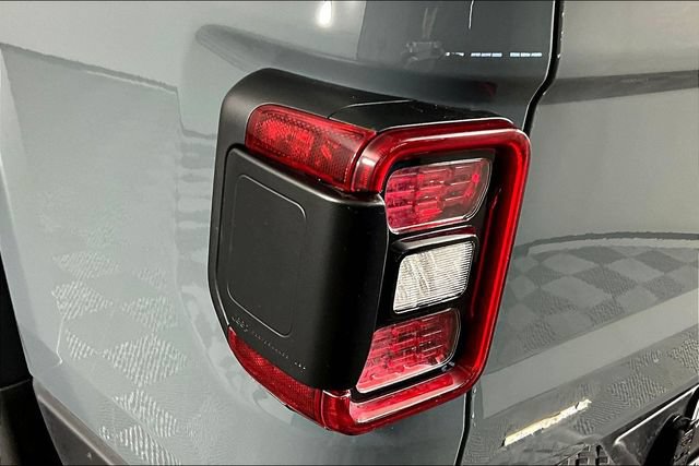 Used 2024 Jeep Gladiator Mojave w/ Technology Group image 23