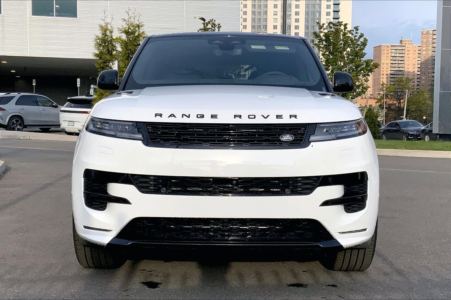 New 2026 Land Rover Range Rover Sport Dynamic SE AWD/4WD image 3
