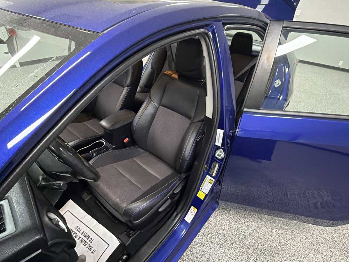 Used 2018 Toyota Corolla SE w/ SE Premium Package image 12