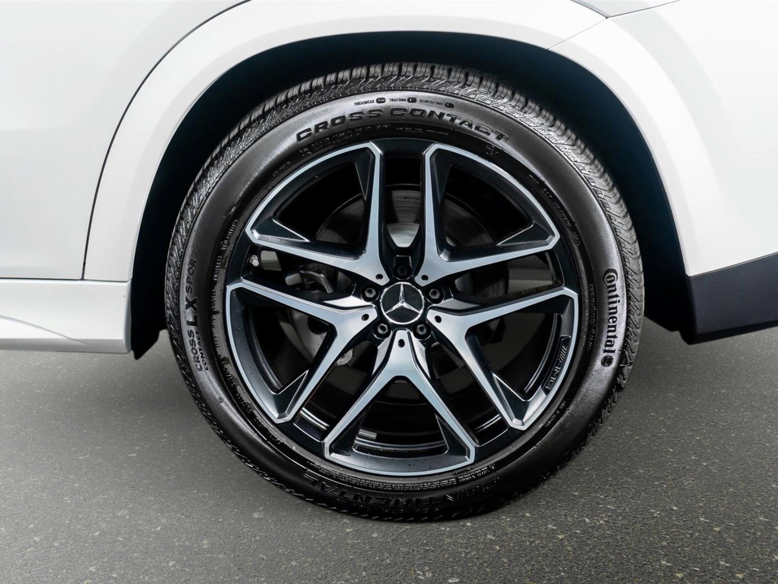 Used 2025 Mercedes-Benz GLE 53 AMG 4MATIC Coupe image 17