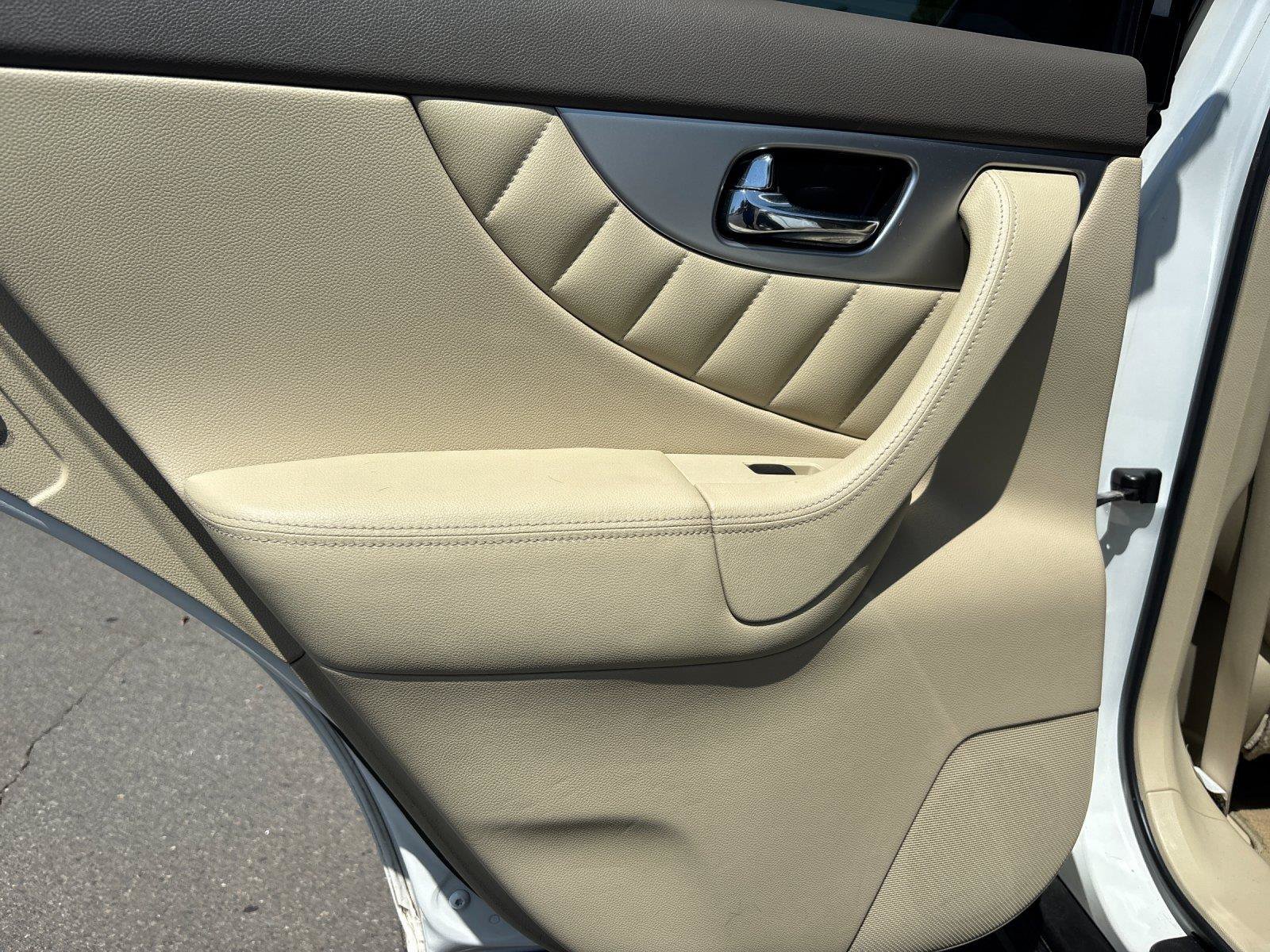 Used 2013 INFINITI FX37 AWD w/ Premium Pkg image 32