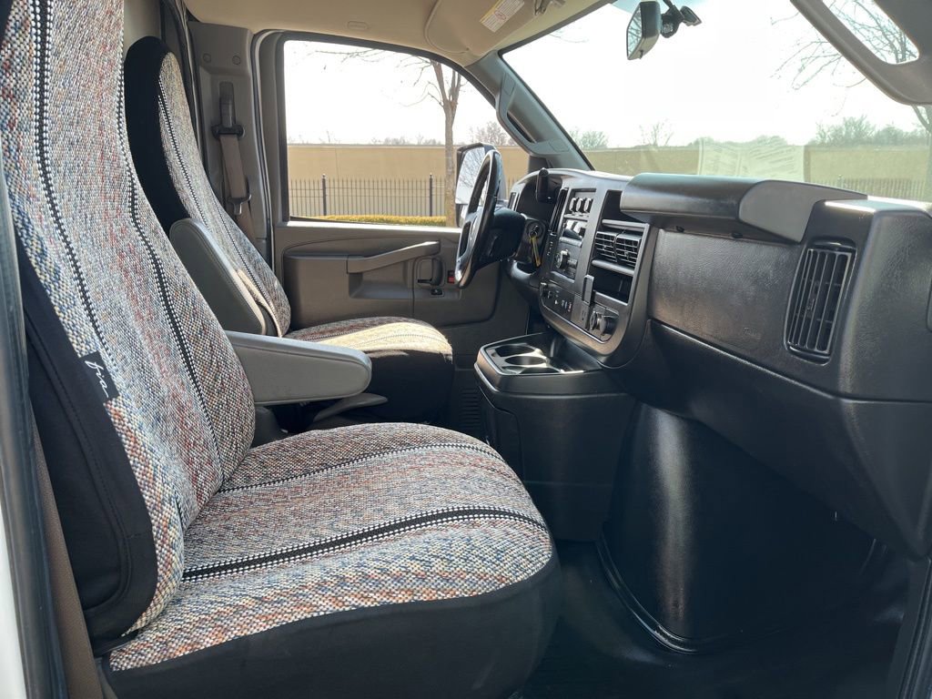 Used 2023 Chevrolet Express 3500 w/ Power Convenience Package image 4