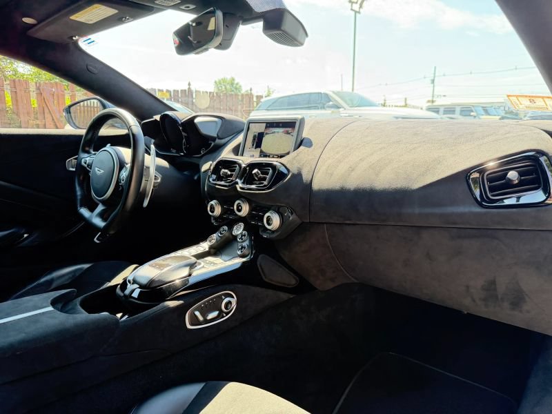 Used 2019 Aston Martin V8 Vantage Coupe RWD image 22