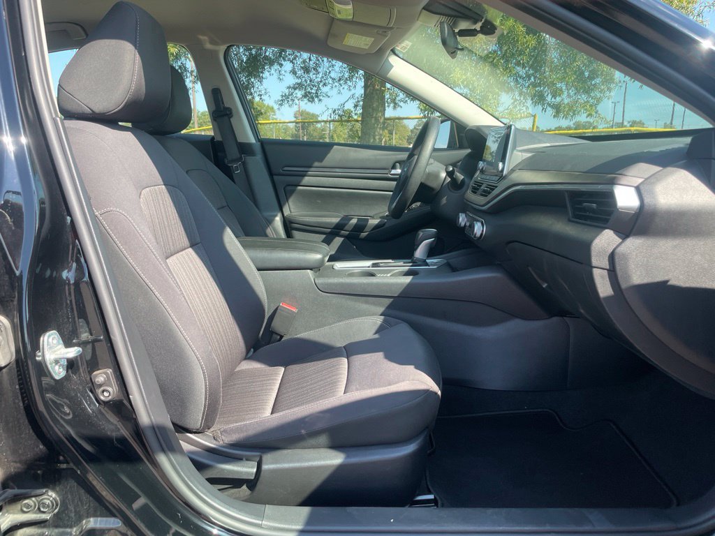 Used 2025 Nissan Altima 2.5 SV FWD image 16