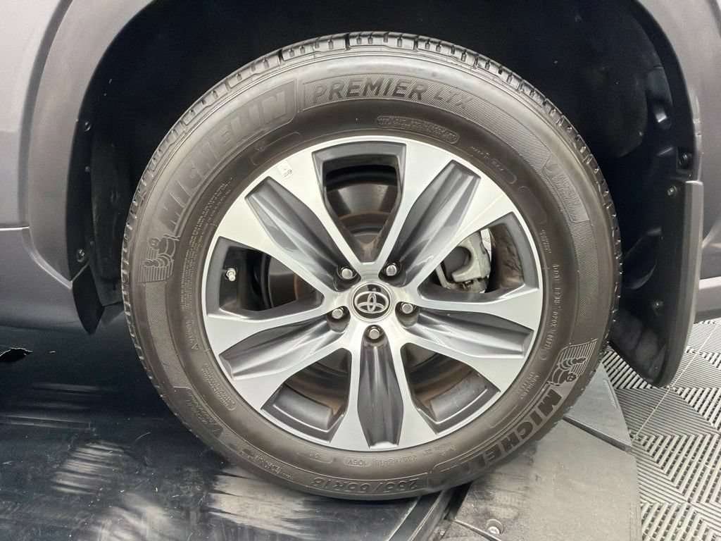 Used 2022 Toyota Highlander XLE FWD image 17