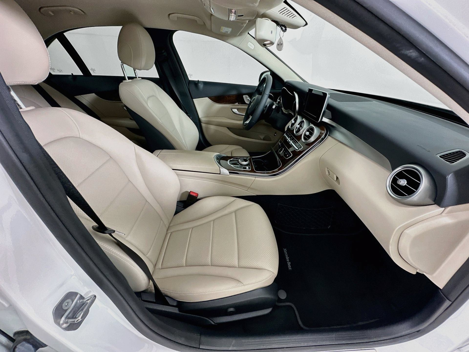 Used 2017 Mercedes-Benz C 300 Sedan image 26