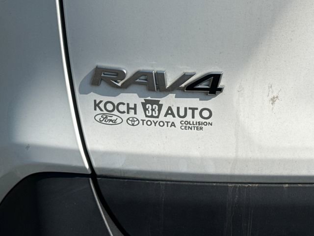 Used 2022 Toyota RAV4 LE AWD/4WD image 17