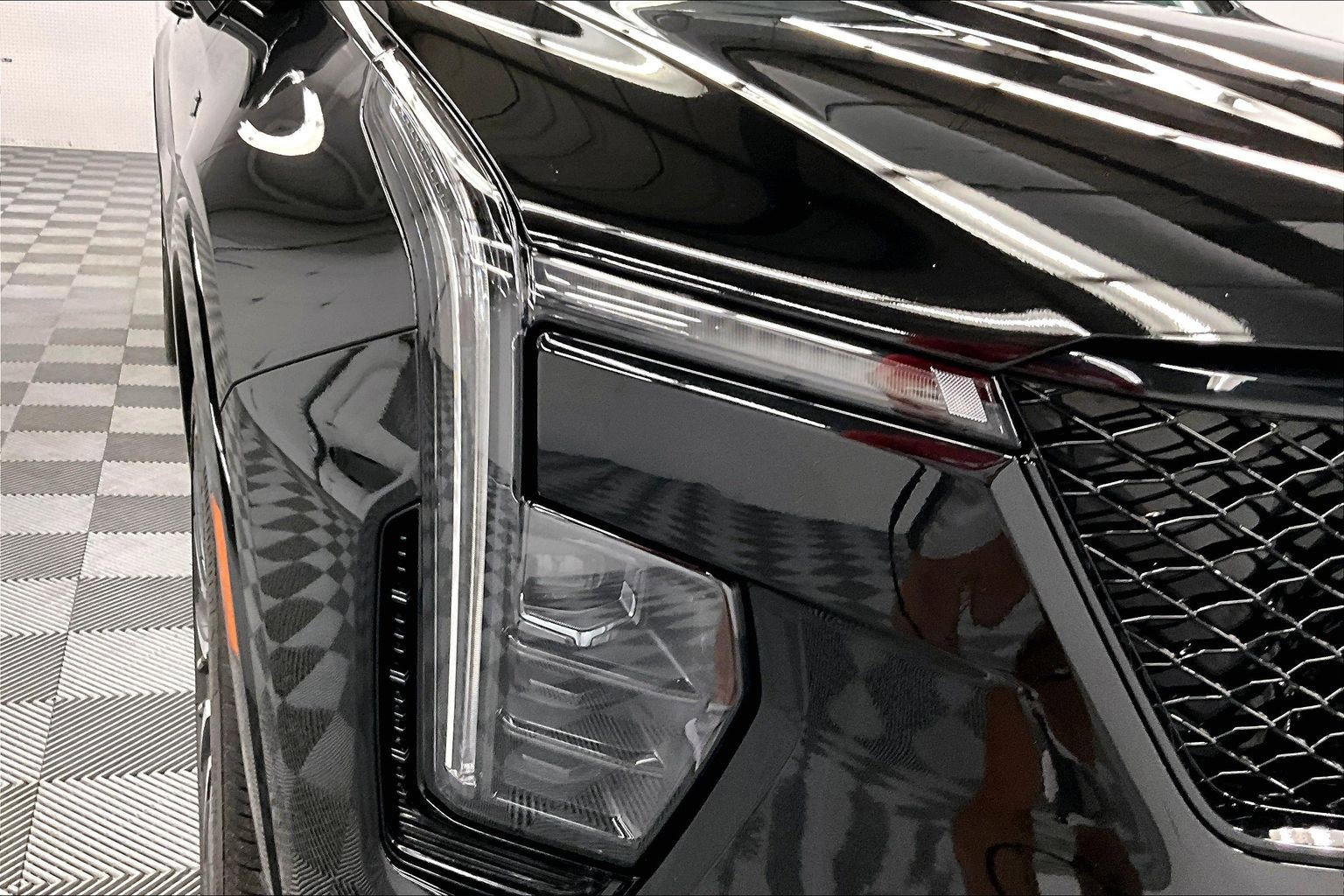 Used 2025 Cadillac XT4 Sport AWD/4WD image 35