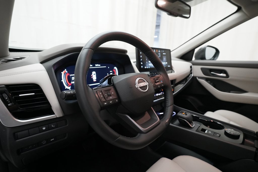 Used 2025 Nissan Rogue SL w/ Tech Package image 8