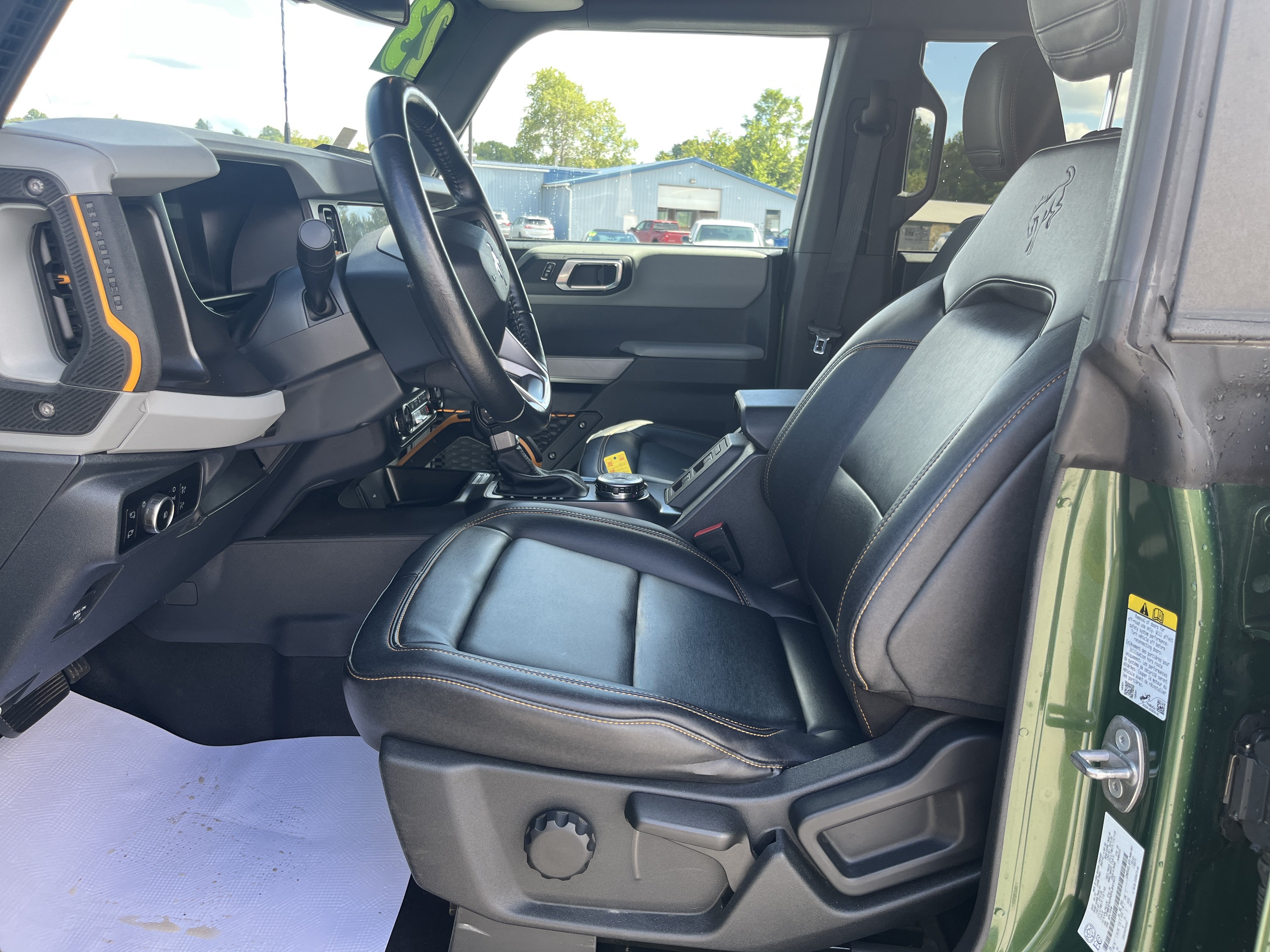 Used 2023 Ford Bronco Badlands w/ Sasquatch Package AWD/4WD image 5