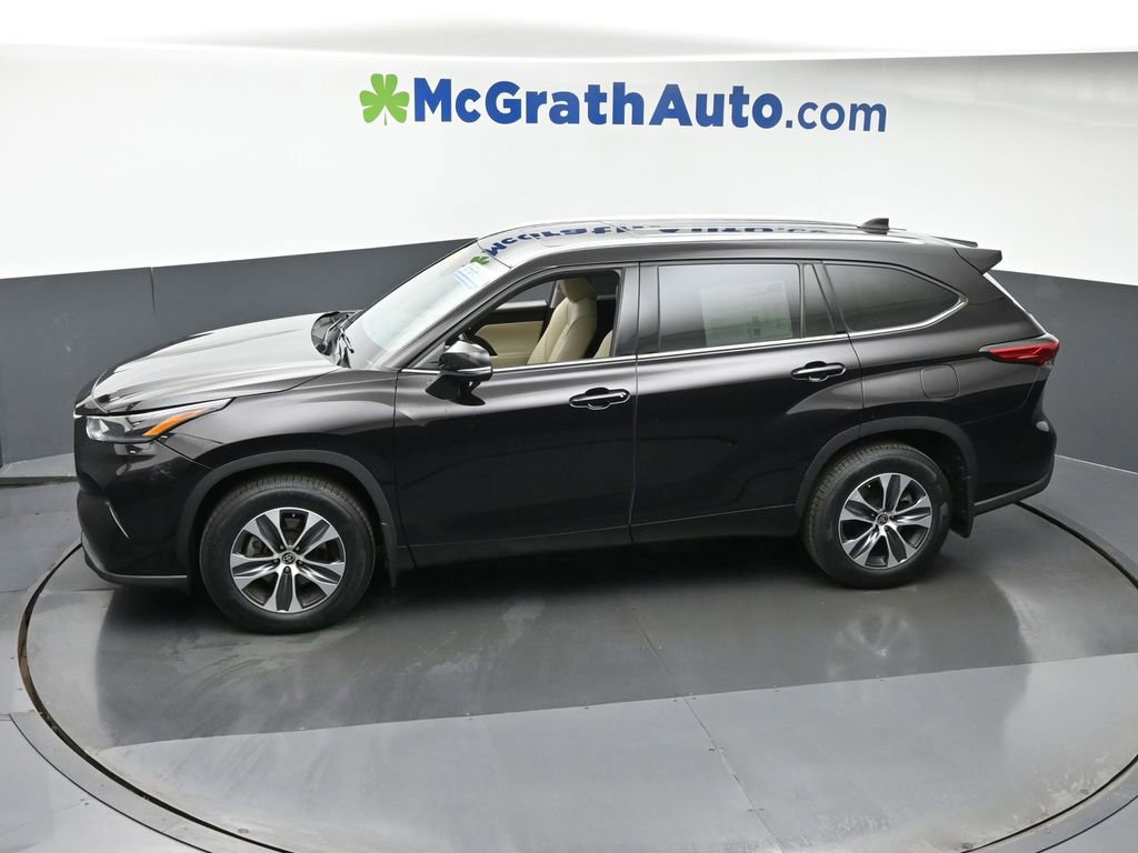 Used 2021 Toyota Highlander XLE image 24