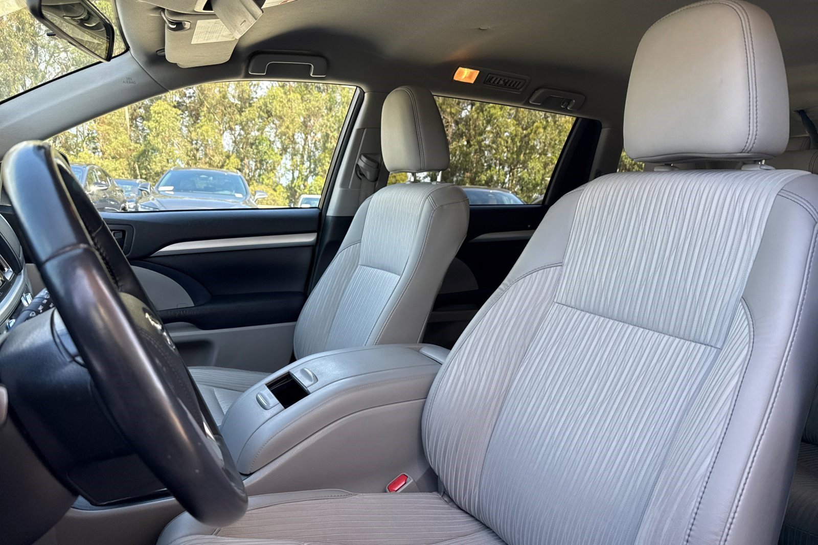 Used 2015 Toyota Highlander Plus FWD image 5