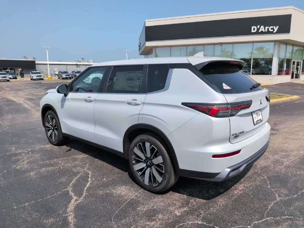 New 2026 Mitsubishi Outlander SE AWD/4WD image 12