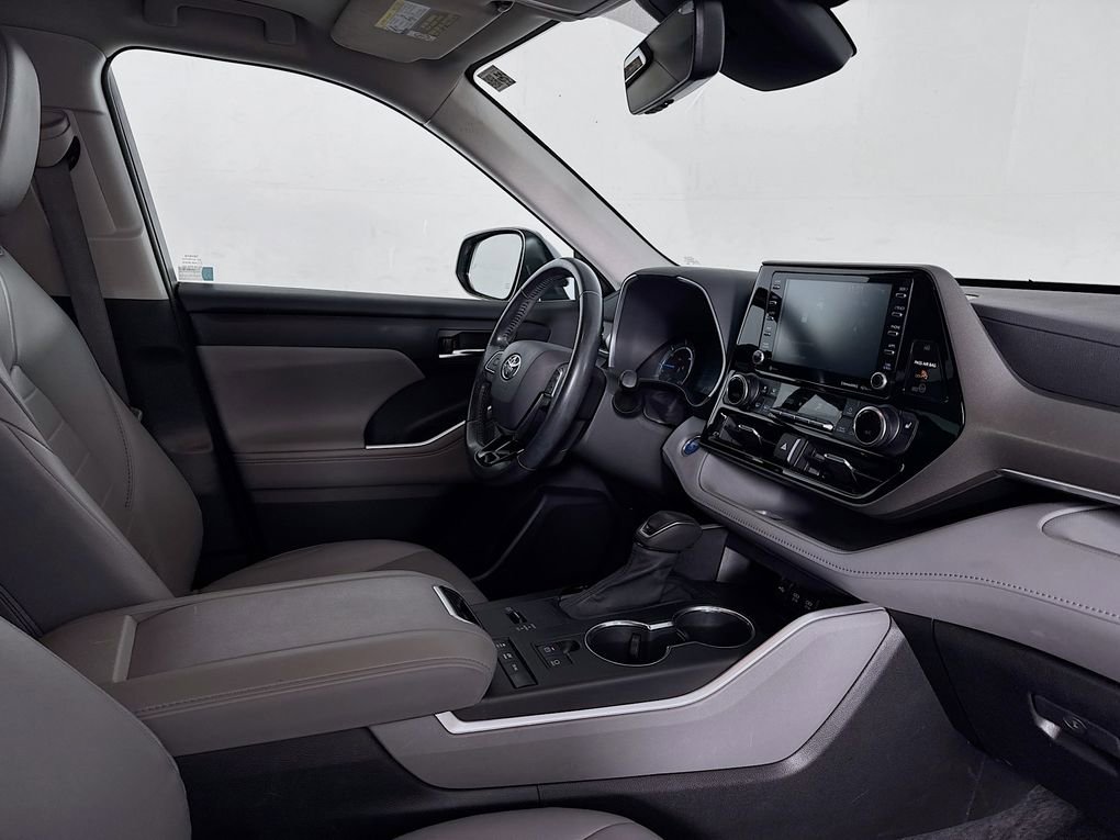 Used 2021 Toyota Highlander XLE image 28