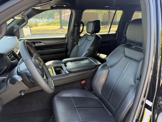 Used 2024 Jeep Wagoneer Series III AWD/4WD image 16