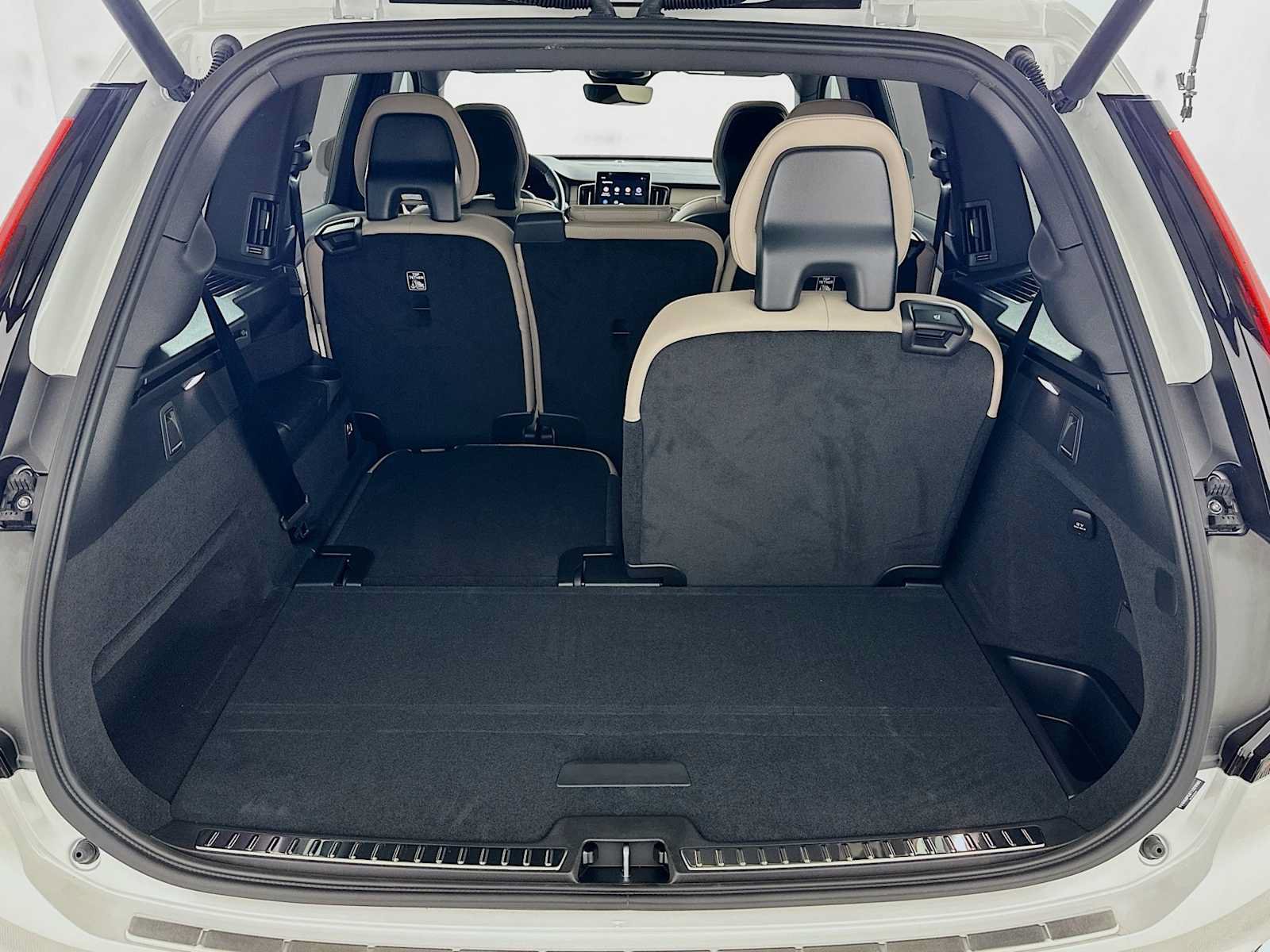 New 2026 Volvo XC90 T8 Plus w/ Protection Package Premier AWD/4WD image 24