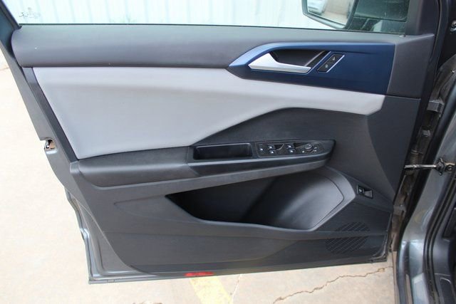 Used 2022 Volkswagen Taos SE w/ Panoramic Sunroof Package image 7