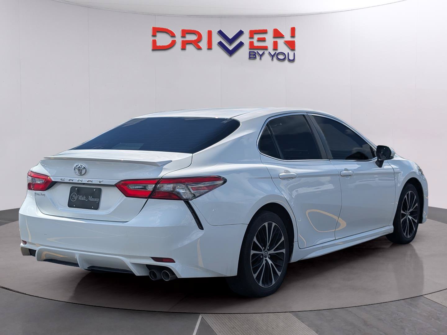 Used 2018 Toyota Camry SE w/ Convenience Package FWD image 5