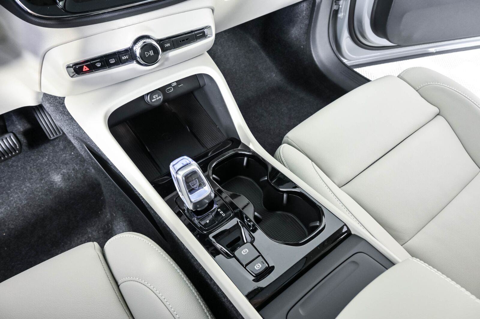 New 2026 Volvo XC40 B5 Plus w/ Climate Package AWD/4WD image 17