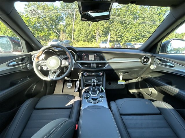 New 2025 Alfa Romeo Stelvio Sprint image 12