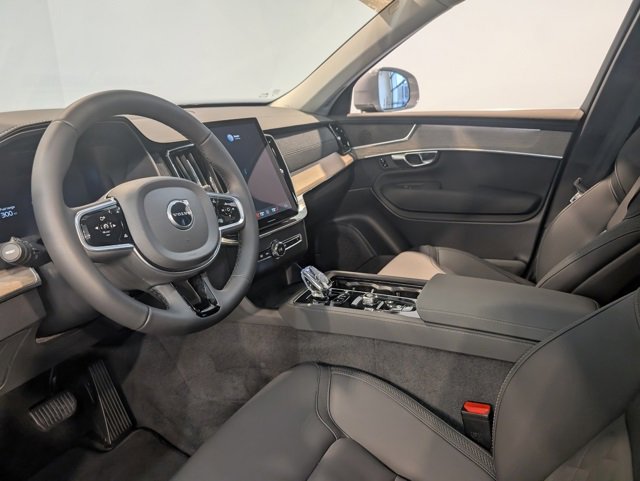 Used 2025 Volvo XC90 B6 Plus image 14