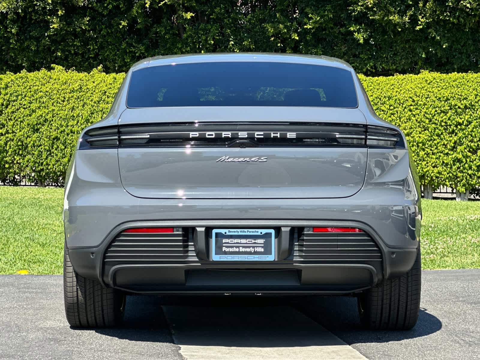 New 2026 Porsche Macan 4S Electric AWD/4WD image 7