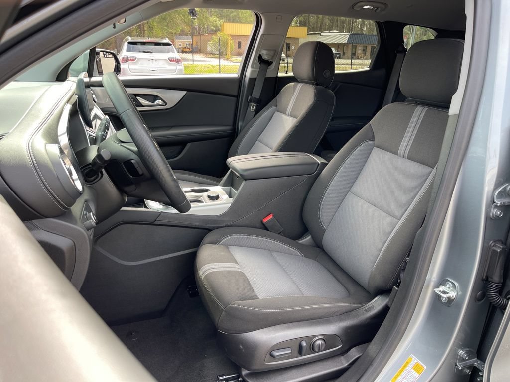 Used 2025 Chevrolet Blazer LT AWD/4WD image 23