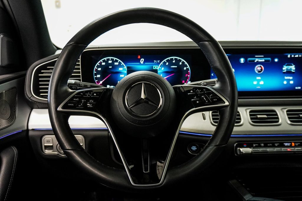 Used 2025 Mercedes-Benz GLS 450 4MATIC image 16