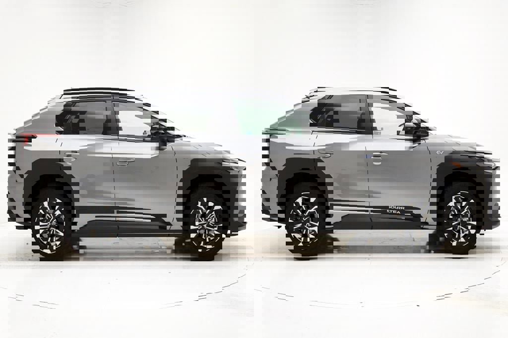 Used 2024 Subaru Solterra Premium image 3