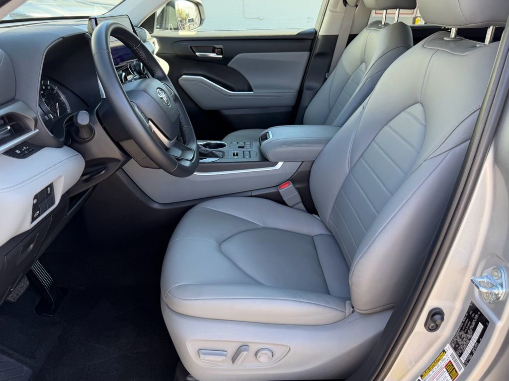 Certified 2024 Toyota Highlander XLE image 15