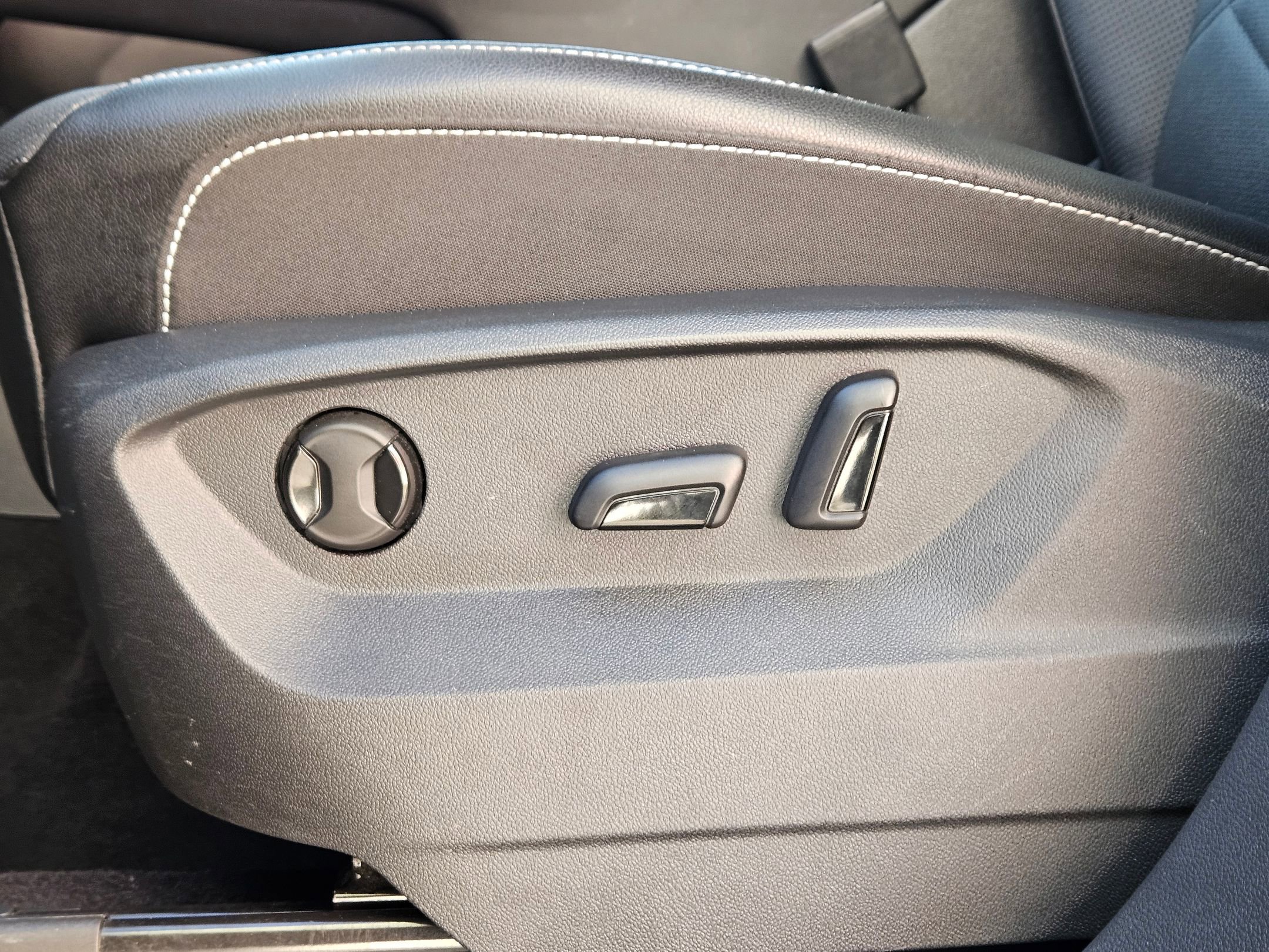 Used 2024 Volkswagen Atlas SE image 20