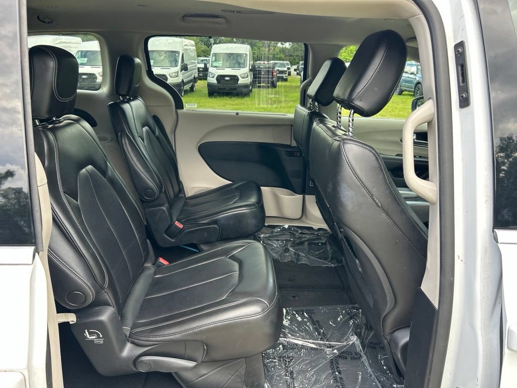 Used 2023 Chrysler Pacifica Touring-L FWD image 42