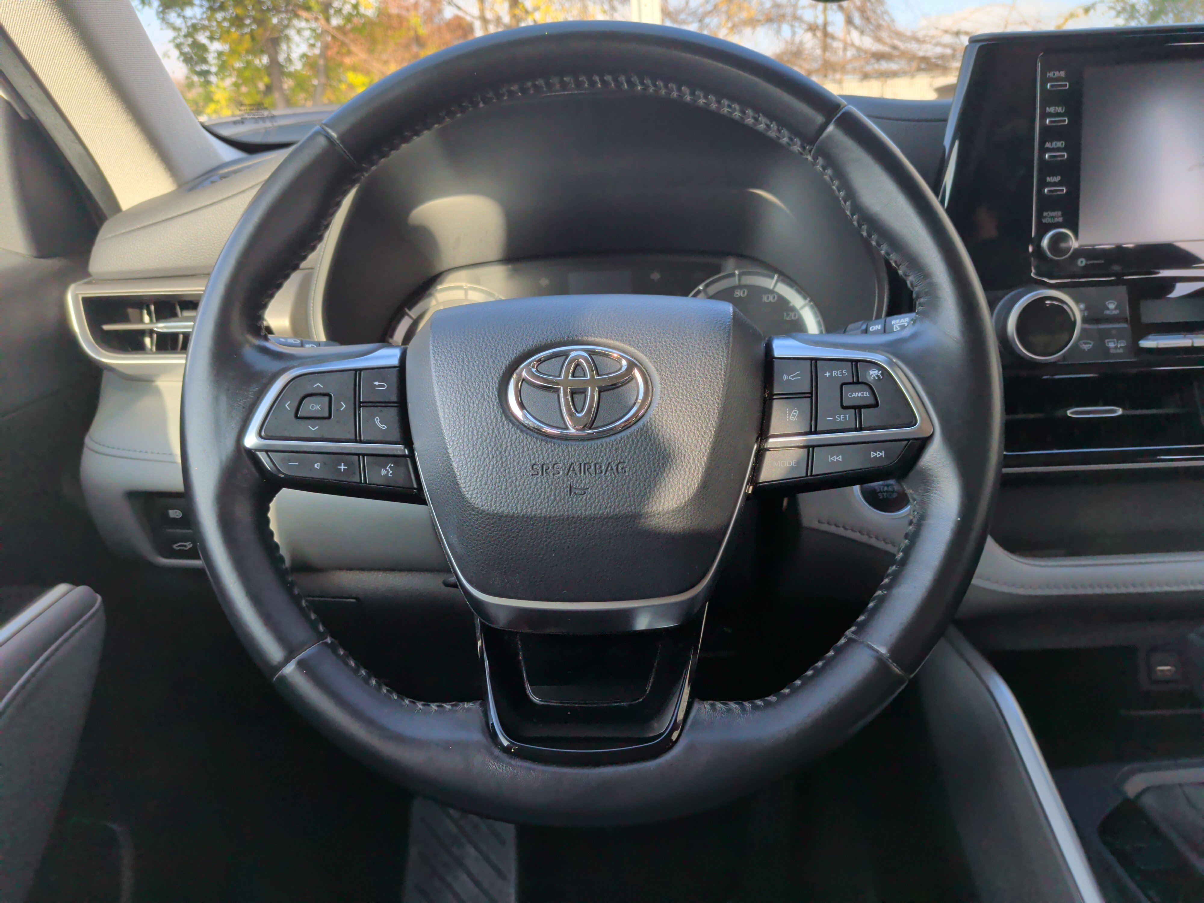 Used 2021 Toyota Highlander LE image 18