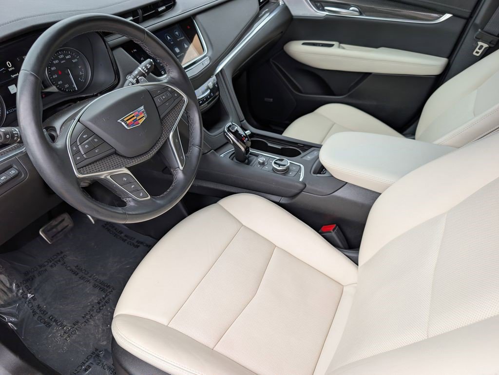 Certified 2025 Cadillac XT5 Sportv w/ Technology Package image 12