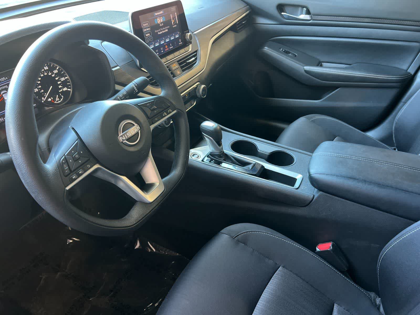 Used 2025 Nissan Altima 2.5 SV FWD image 12