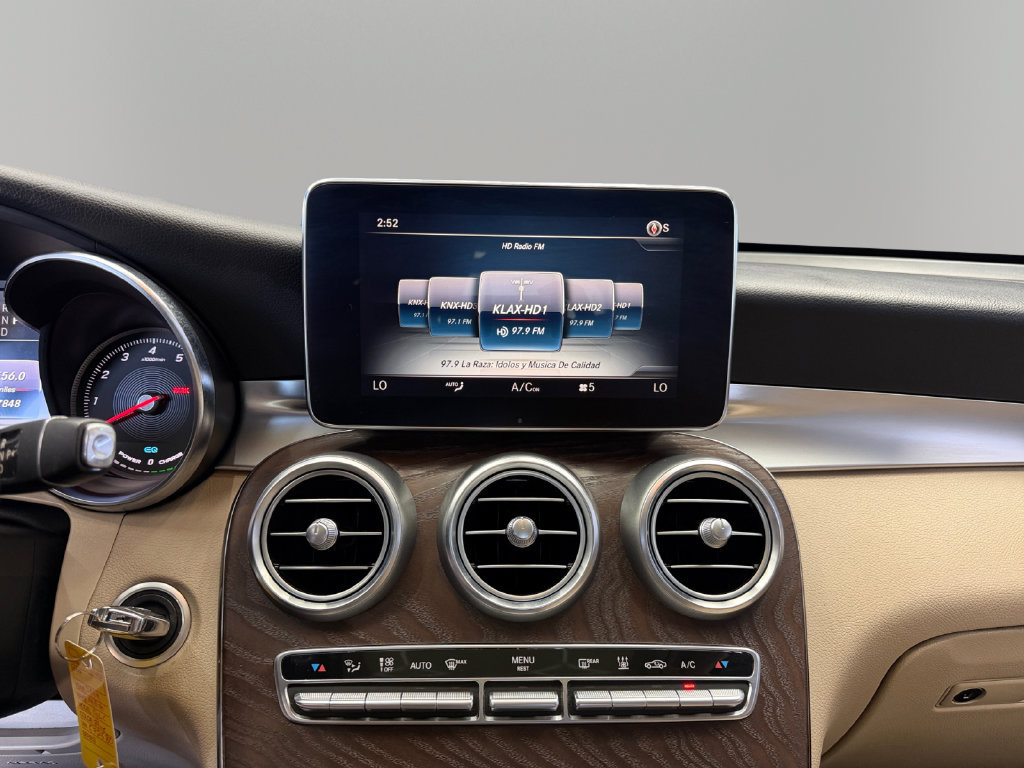 Used 2019 Mercedes-Benz GLC 350e 4MATIC image 23