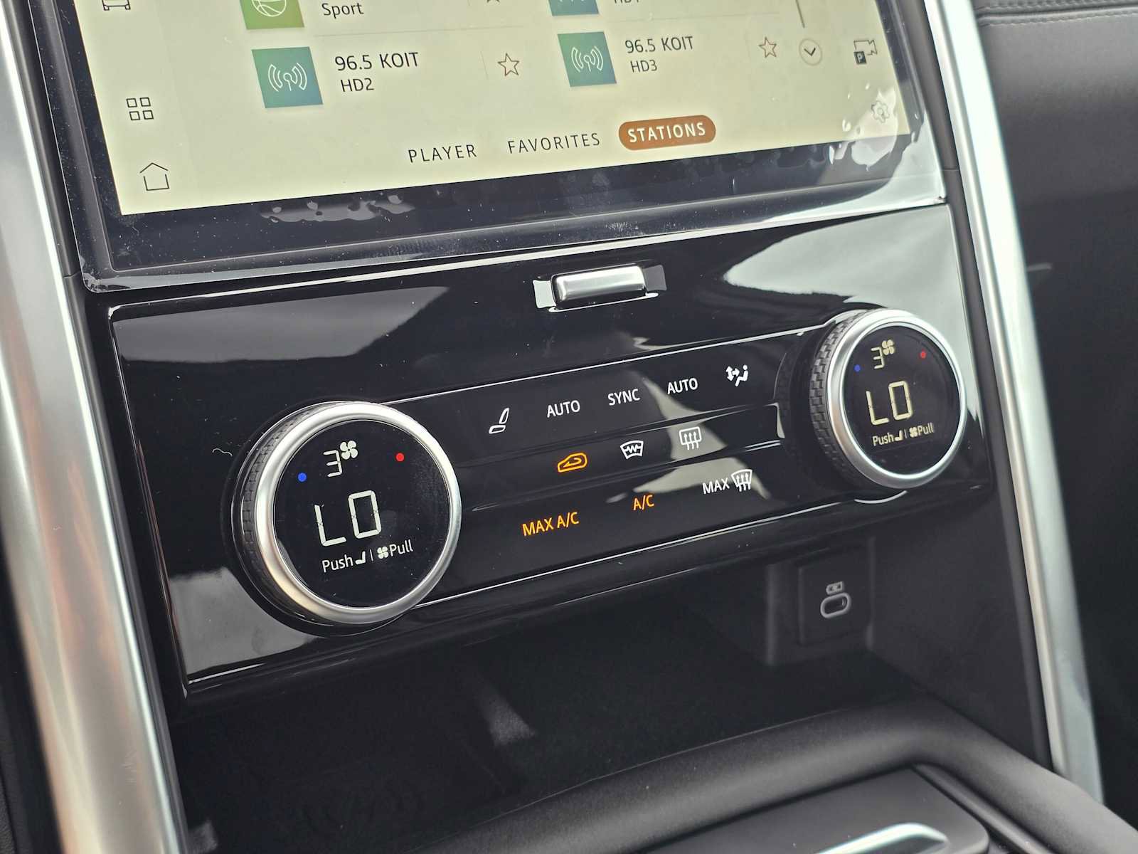 New 2025 Land Rover Discovery S image 31