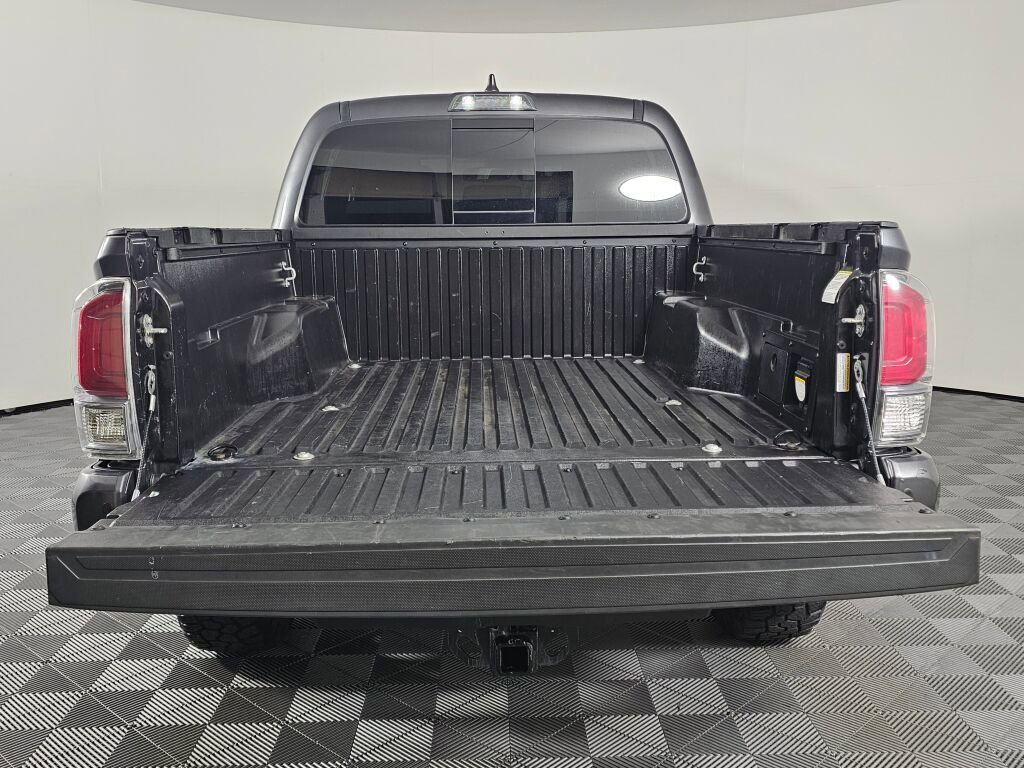 Used 2021 Toyota Tacoma TRD Off-Road image 15