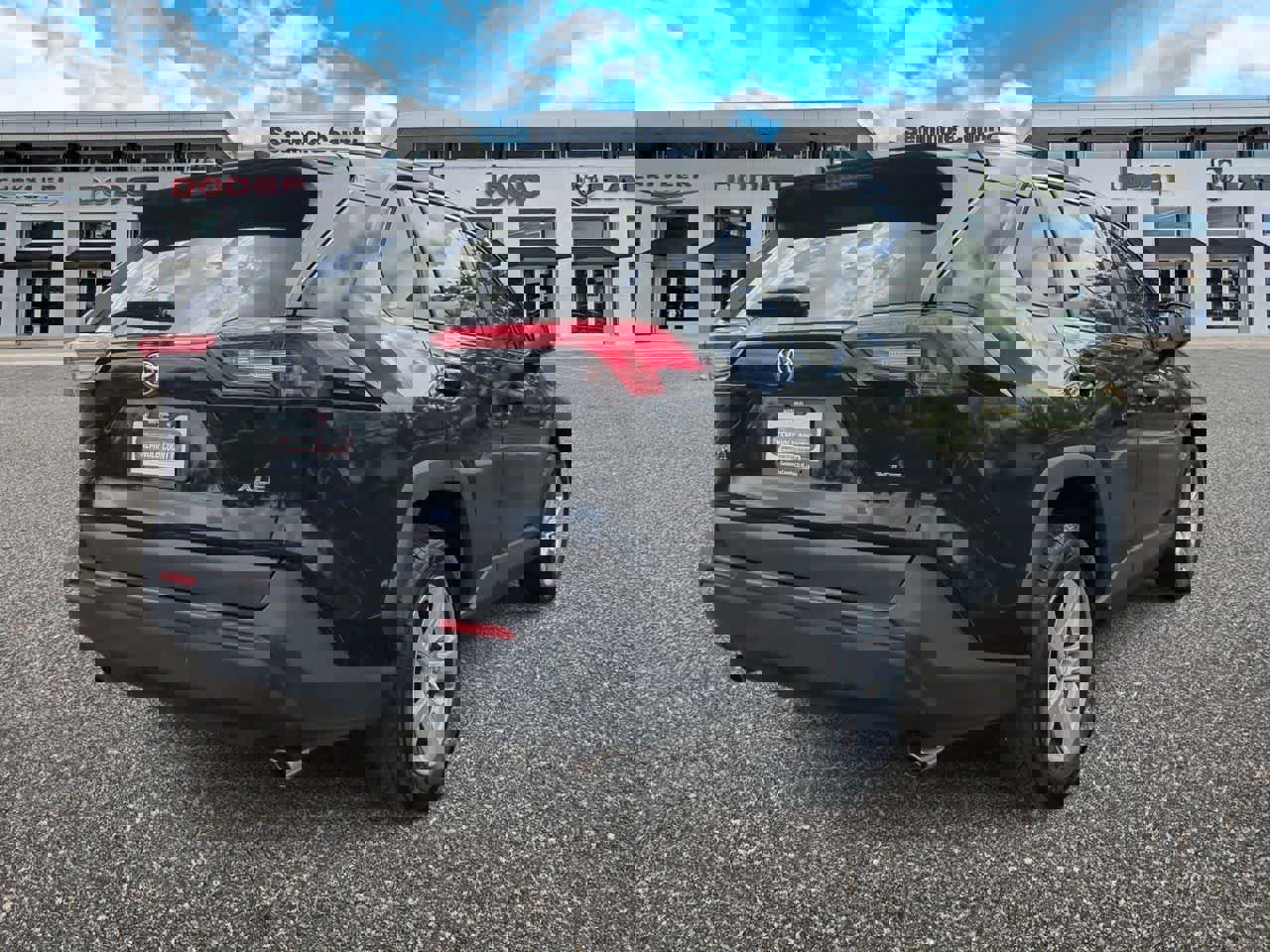 Used 2019 Toyota RAV4 XLE w/ Convenience Package image 8