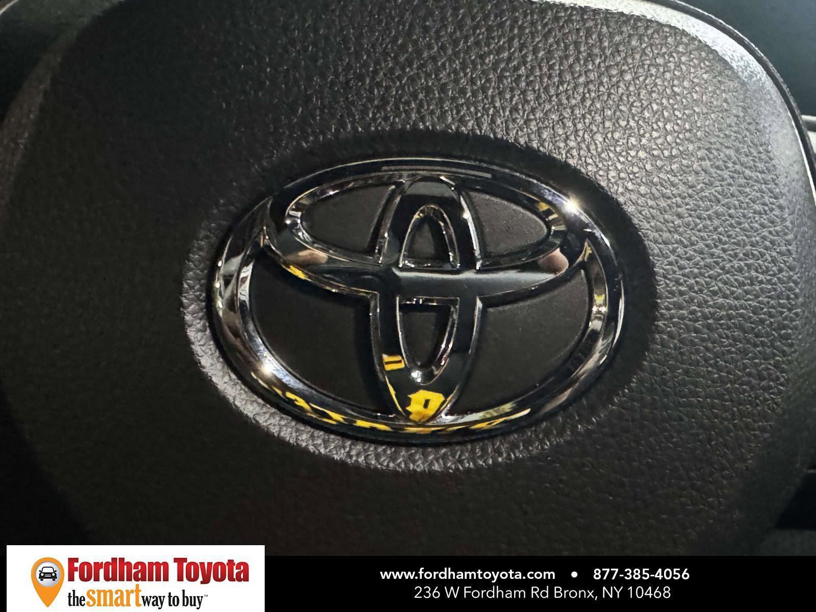 Used 2023 Toyota Corolla SE FWD image 32
