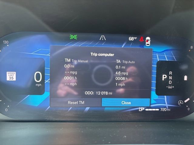 Used 2025 Volvo XC40 B5 Plus image 26