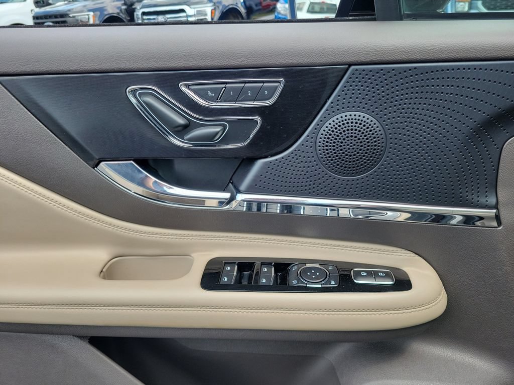 Certified 2023 Lincoln Corsair AWD w/ Equipment Group 101A image 20