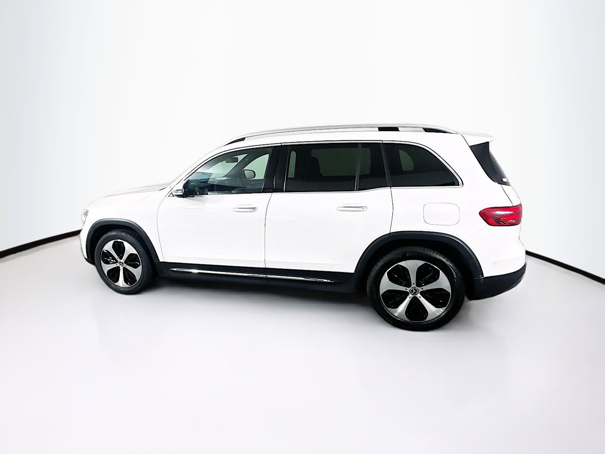 Used 2024 Mercedes-Benz GLB 250 image 4
