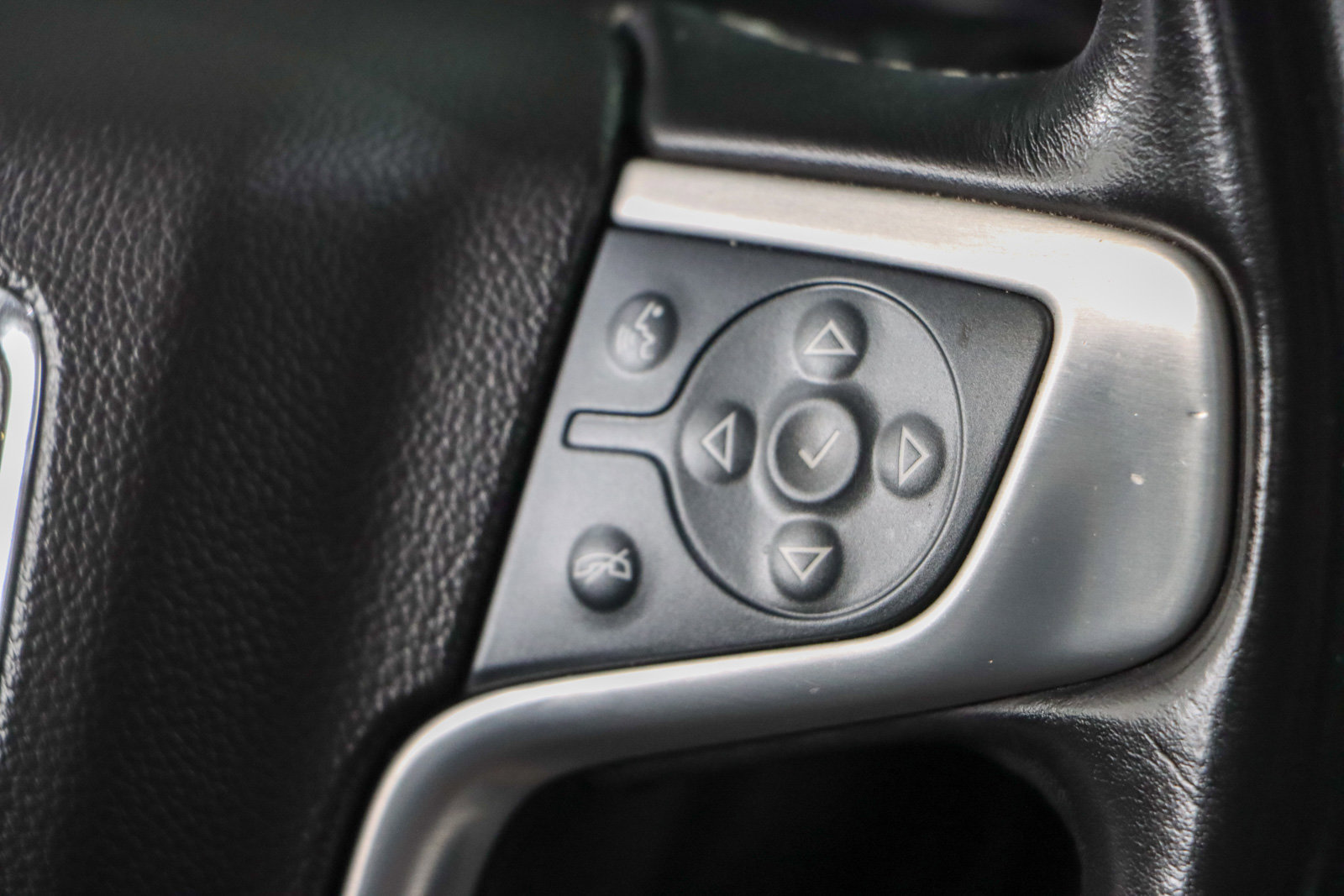 Used 2020 GMC Yukon SLE w/ Enhanced Driver Alert Package image 15