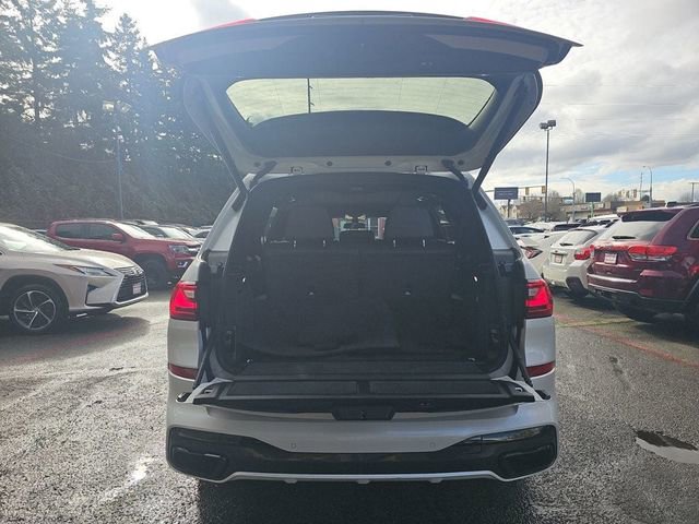 Used 2020 BMW X7 M50i image 11