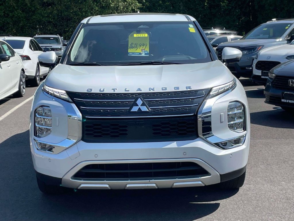 Used 2024 Mitsubishi Outlander SE AWD/4WD image 2